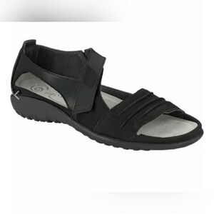 New Naot Papaki Sandals Size 6 USA, EU 37 Comfort Black Lightweight Leather